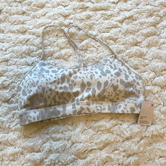 NWT lululemon Flow Y Nulu Bra - Picture 2 of 7